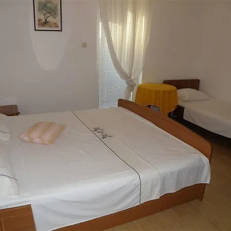 Jelena Apartmán Tkon
